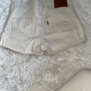 Levi’sshort ripped beige high Rise size 2